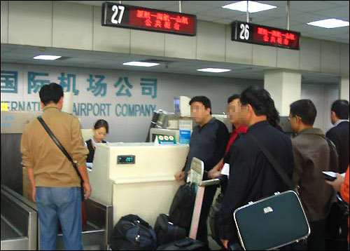 상하이 홍차우 국내공항 검색대 모습(자료사진) 